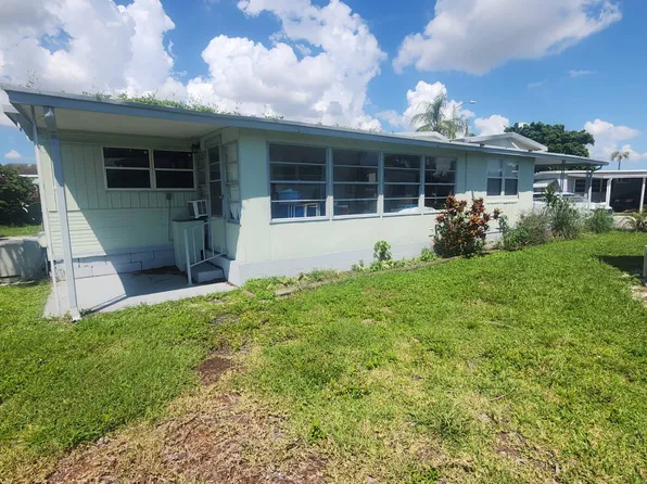93261 Circle Dr, Pinellas Park, FL 33782