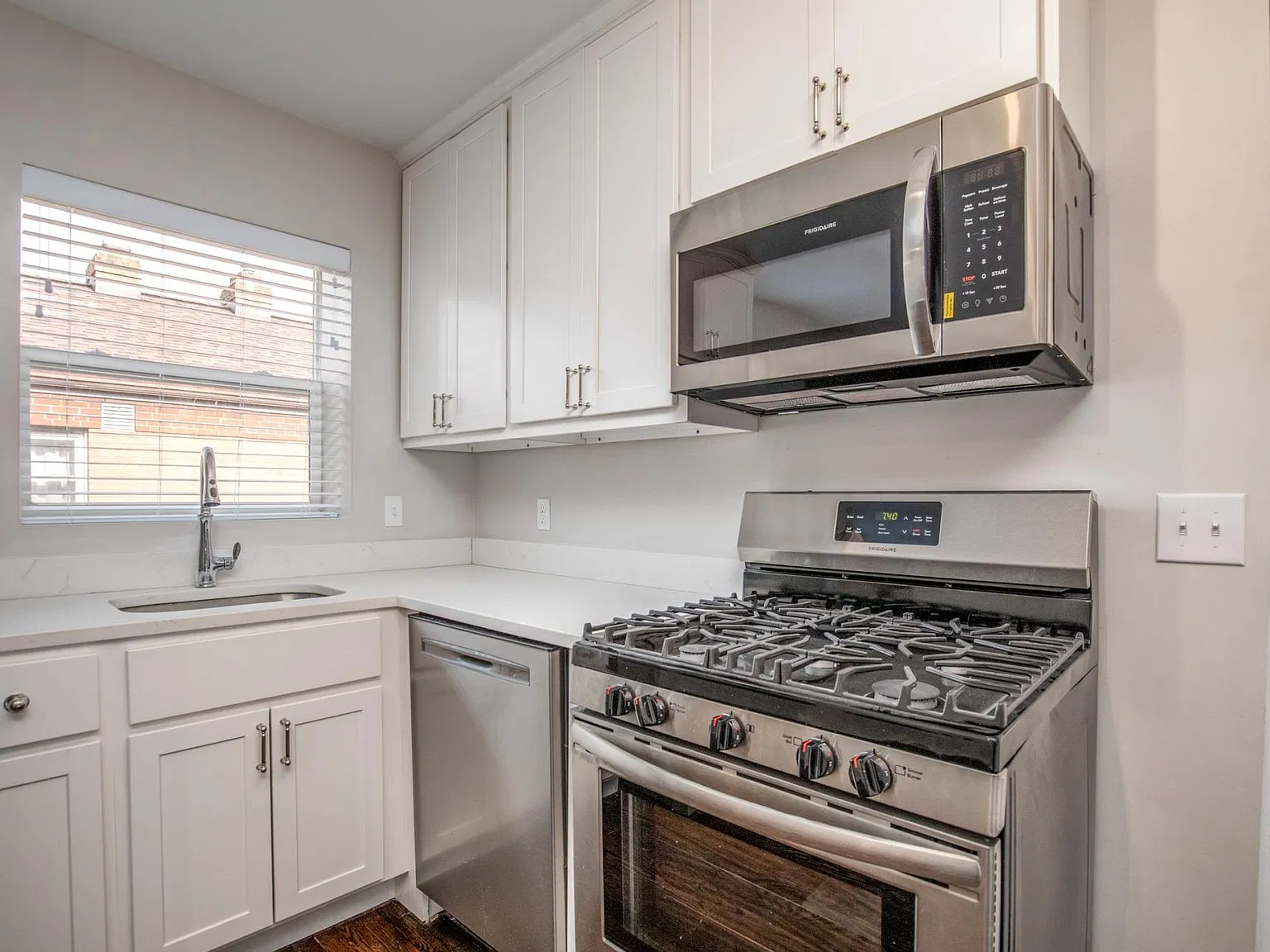 2 bed, 900 sqft, $1,350 — Photo 2