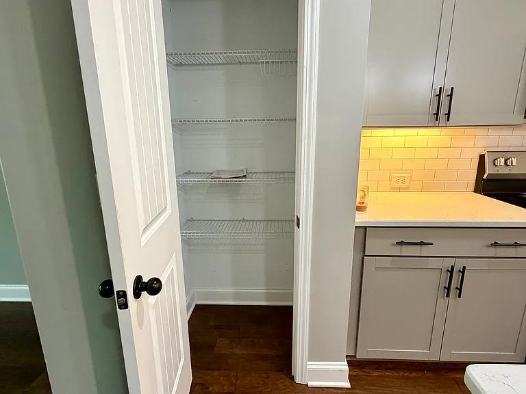 235 Claremont Ct — Photo 14
