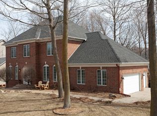 8429 Stone Creek Ct, Chanhassen, MN 55317