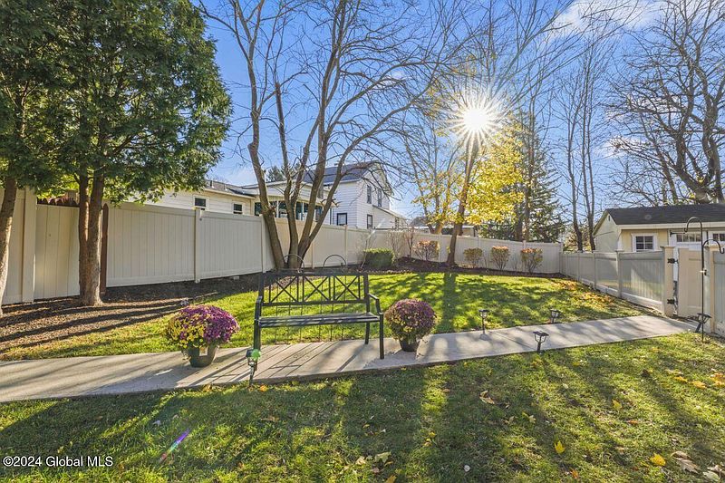 3rd image of 85 Russell Road