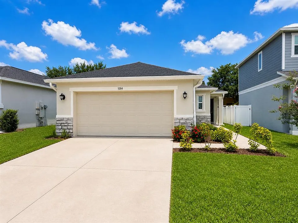 1084 Papaya Cir