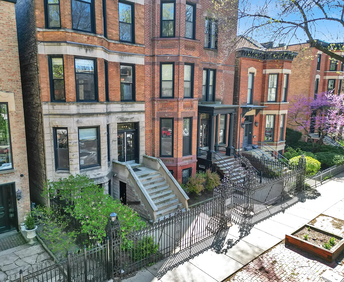 Building Photo - 451 W Belden Ave