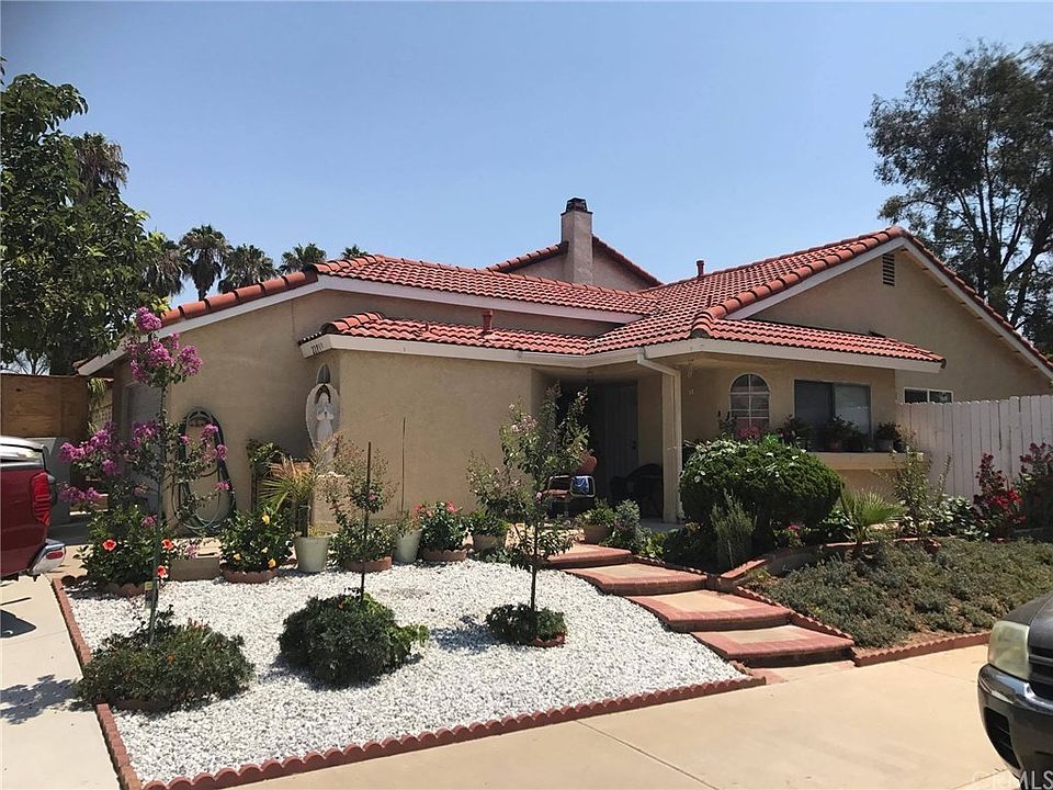 1st image of 22889 Pahute Dr