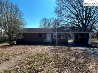 918 Emmanuel Church Rd, Conover, NC 28613