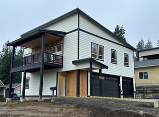 17 E Sellegren Rd, Allyn, WA 98524