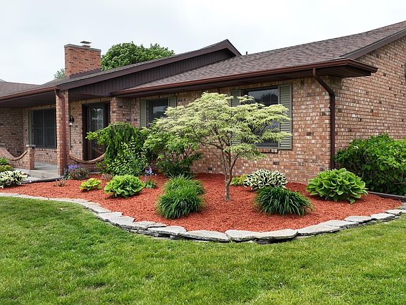 5th image of 759 Pilgrim Dr E