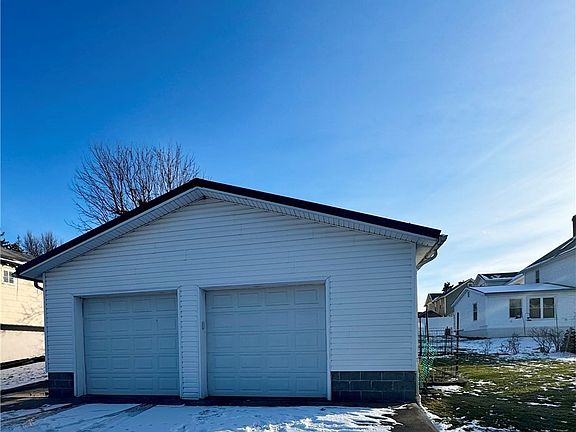 5th image of 617 Park St