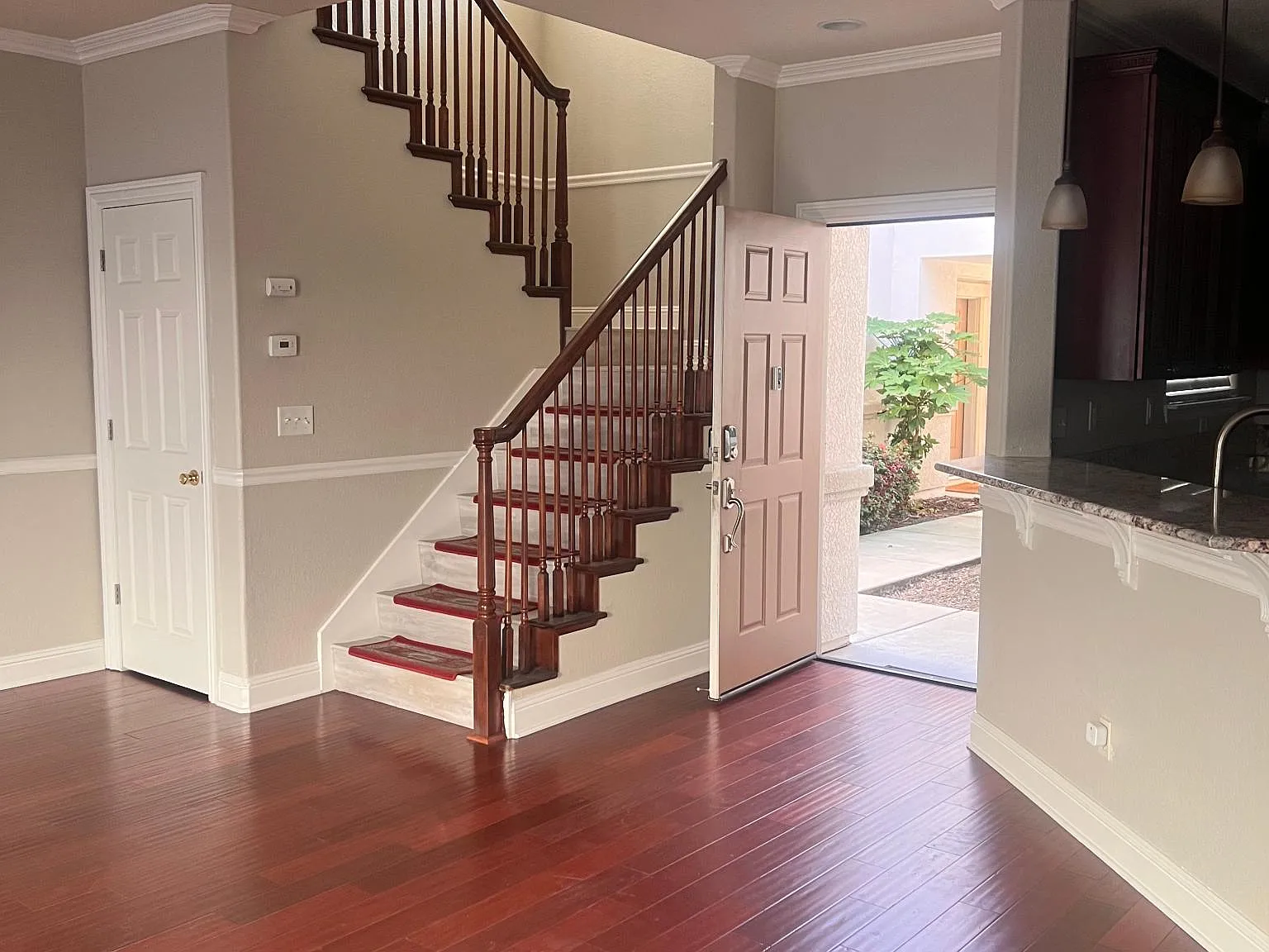 3301 N Park Dr — Photo 1