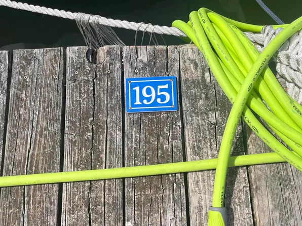 195 Yacht Club Ct, Manteo, NC 27954