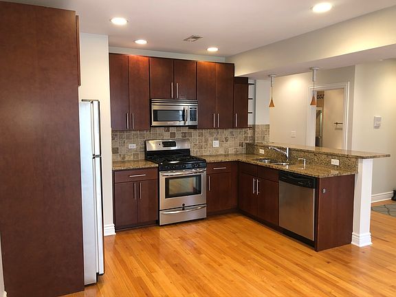 3rd image of 4835 N Ashland Ave APT 2E