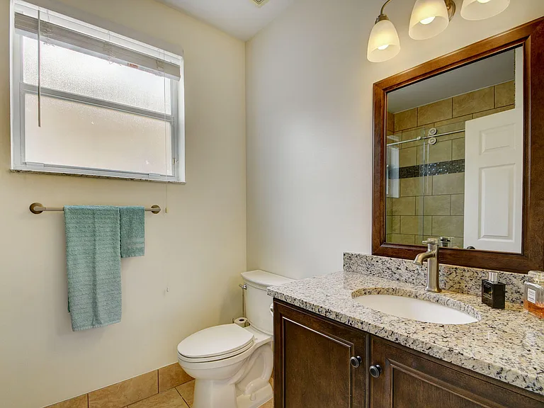 2418 Westmont Dr — Photo 19