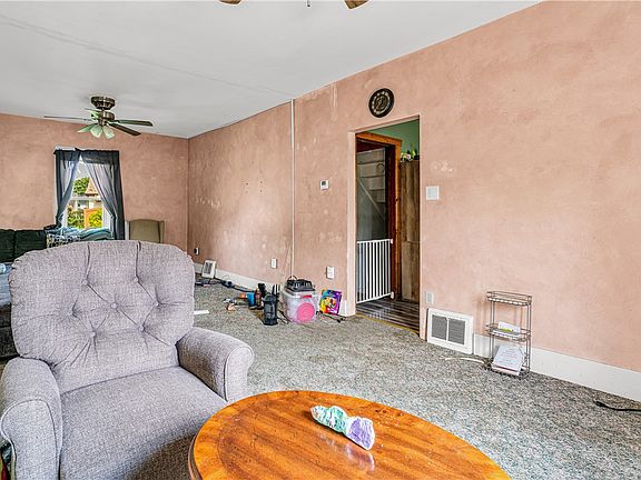 4th image of 110 Monarch Ave