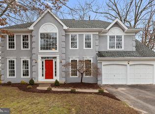 6 Longwood Dr, Sicklerville, NJ 08081