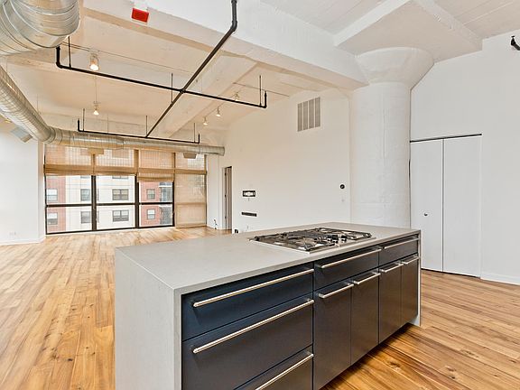 4th image of 1530 S State St Floor T512