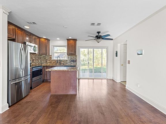 3rd image of 5751 Cypress Cir