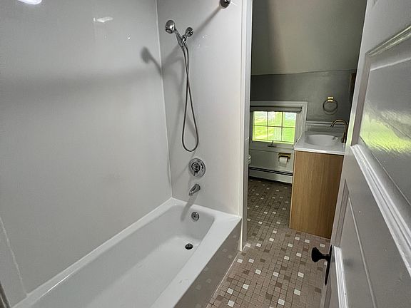 4th image of 14 Waterview Ave #14