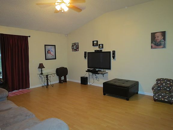 5th image of 7751 Enderby Ave E
