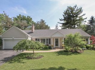 253 Maple Rd, Barrington, IL 60010