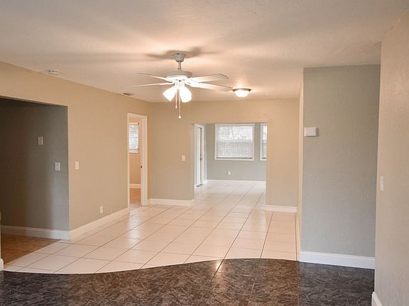 2nd image of 2436 Sherwood Forest Blvd