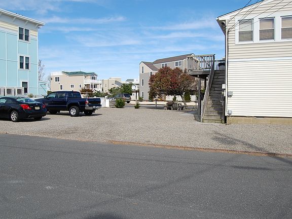3rd image of 4000 Long Beach Blvd