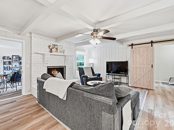 5th image of 3107 Winston Dr NW