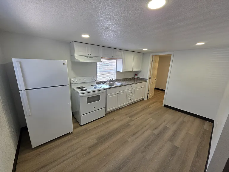1309 N Main St #E — Photo 9