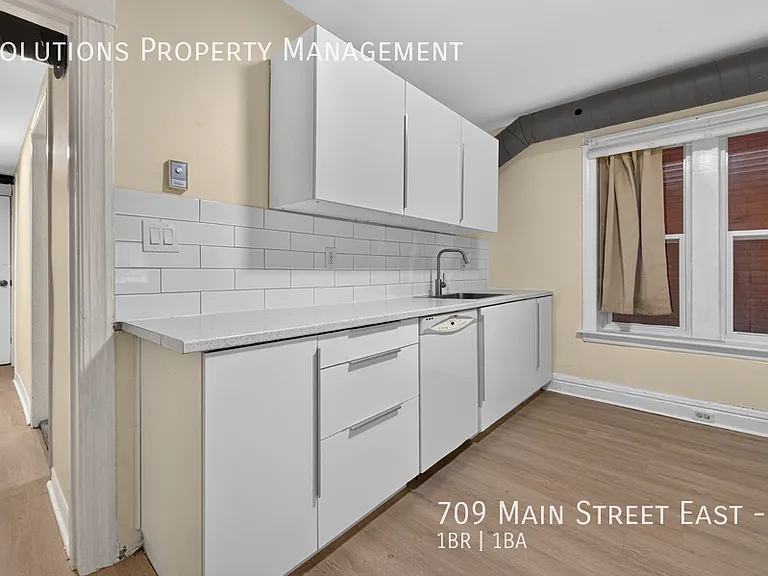 709 Main St E #1 — Photo 4