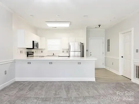 Condo — Photo 2