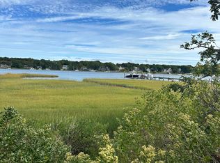 262 Monomoscoy Rd, Mashpee, MA 02649