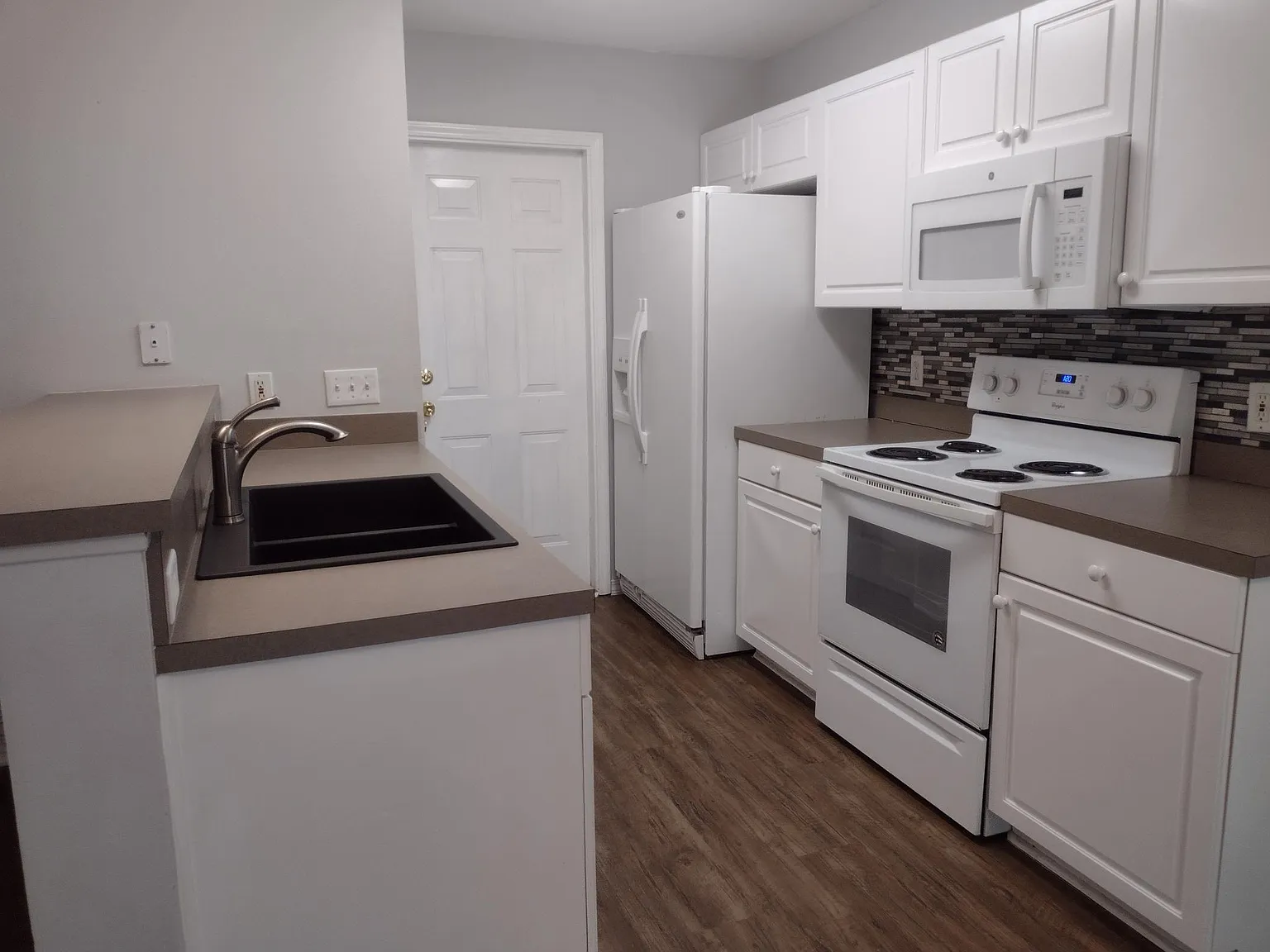 325 Apple Dr — Photo 3