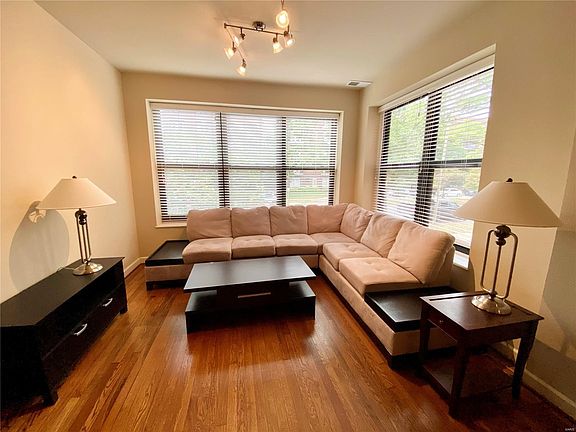 3rd image of 5621 Pershing Ave APT 12