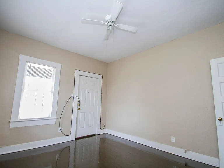 1727 Nolan St — Photo 2