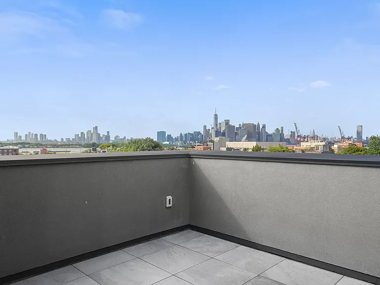 428 Van Brunt St #1 — Photo 53