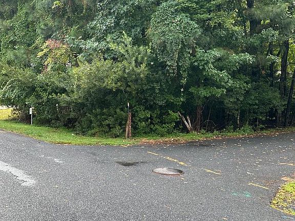 3rd image of 226 Charleston Rd