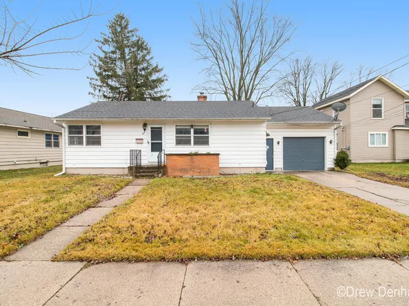 88 E Mark St, Sparta, MI 49345