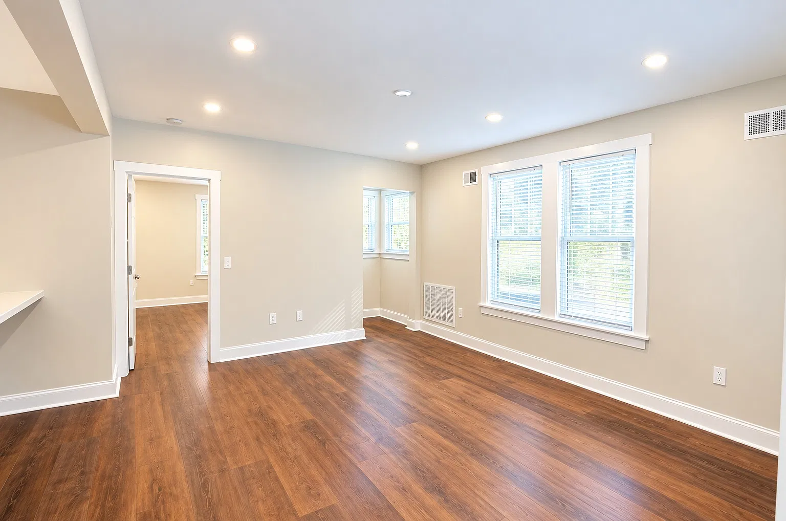 1 bed, 850 sqft, $3,300 — Photo 4