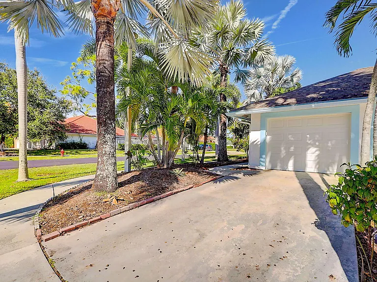 1176 Staghorn St — Photo 26