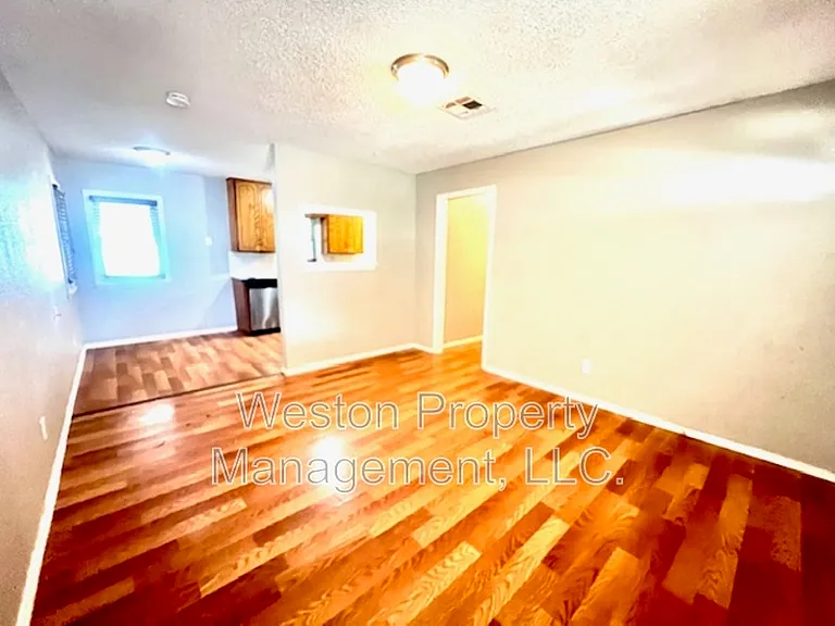 413 Reed Pl — Photo 3
