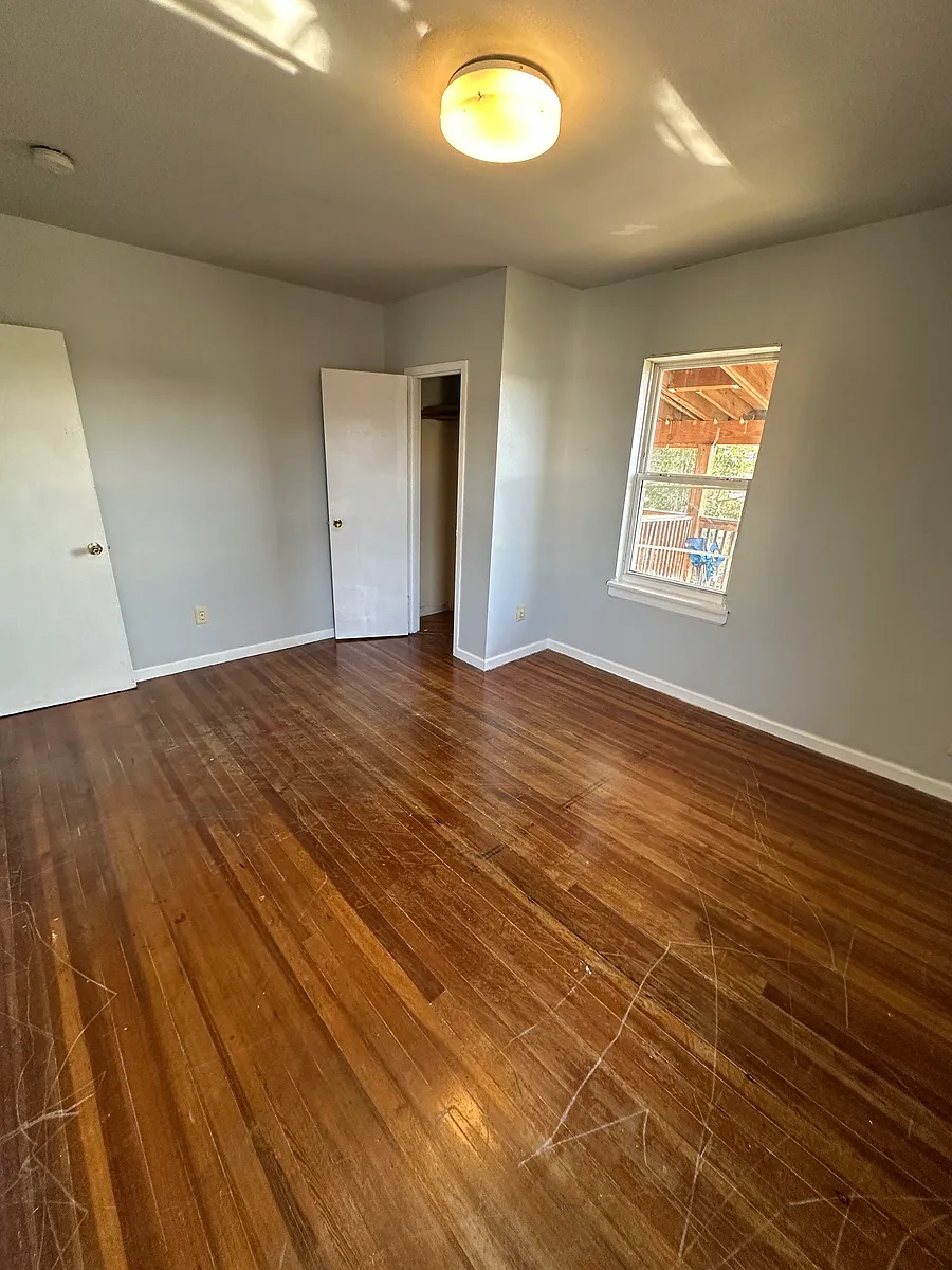 Building Photo - 126 Oak St #2B