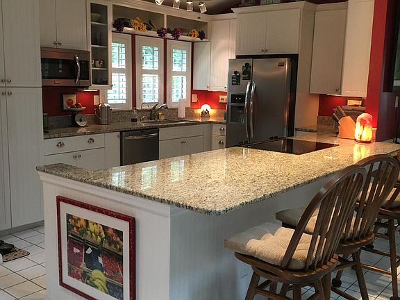 3rd image of 787 Dahlia Ln