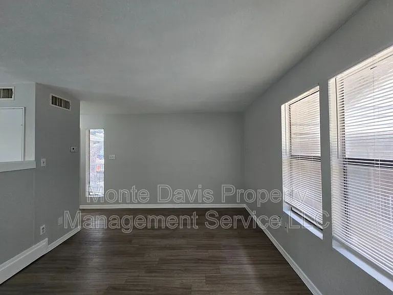 513 S Park Dr #201 — Photo 13