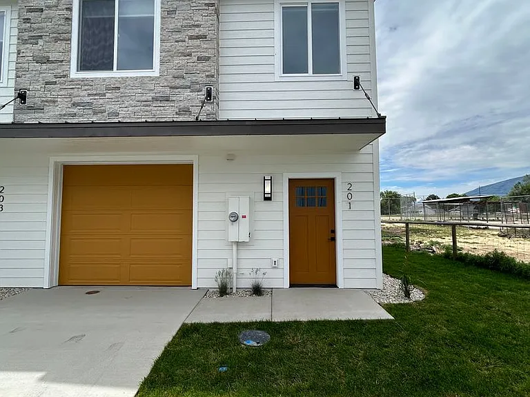 203 Amusement Ave — Photo 3