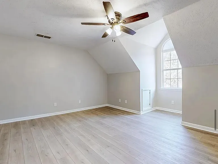 206 Moorhill Ave — Photo 10