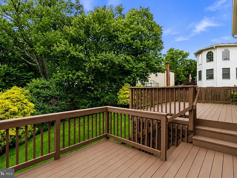 1119 Halesworth Dr — Photo 43