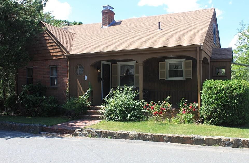 1st image of 11 Cloverdale Ave