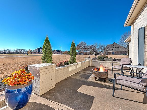 3rd image of 2630 River Rock Cir