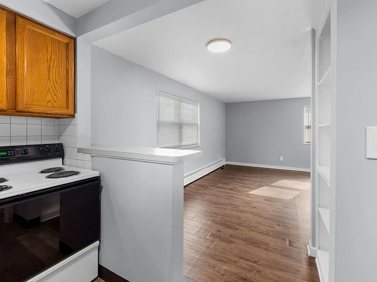 Englewood Apartments — Photo 15