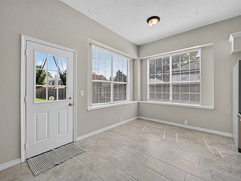 423 Halifax Dr — Photo 11