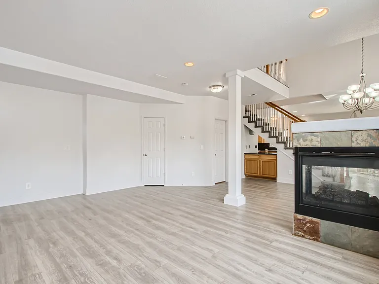 799 Martin Dr — Photo 5